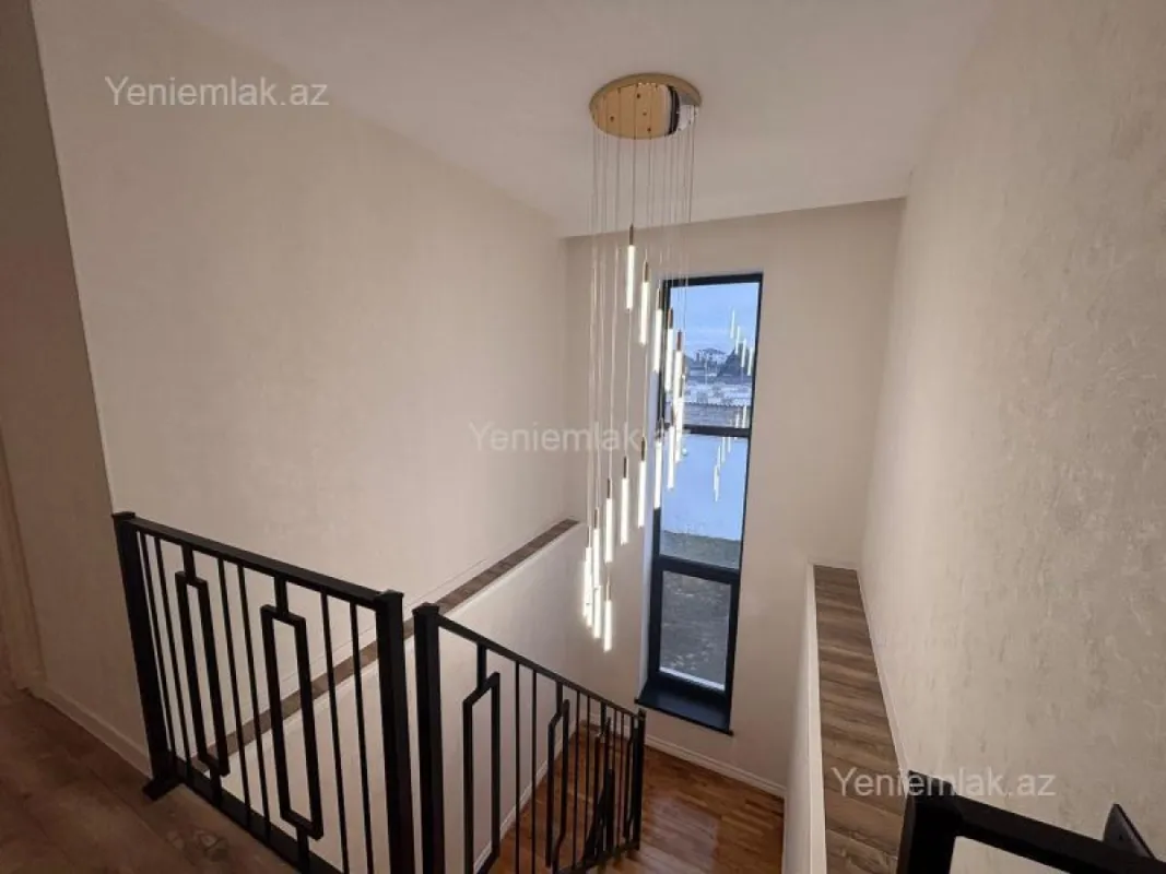 Satılır 5 otaqlı həyət evi 200 m²