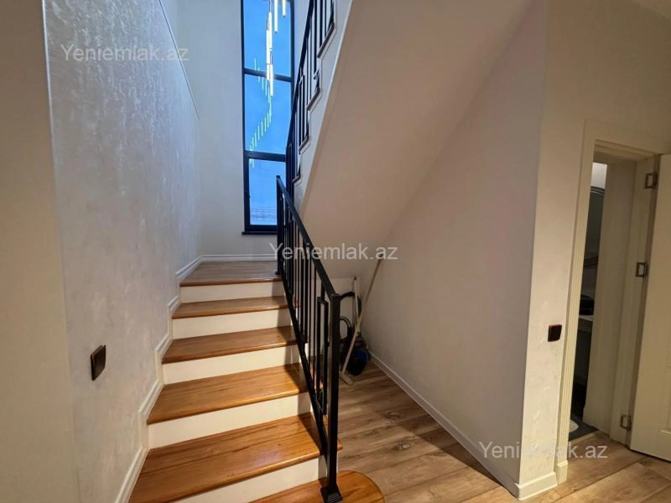 Satılır 5 otaqlı həyət evi 200 m²