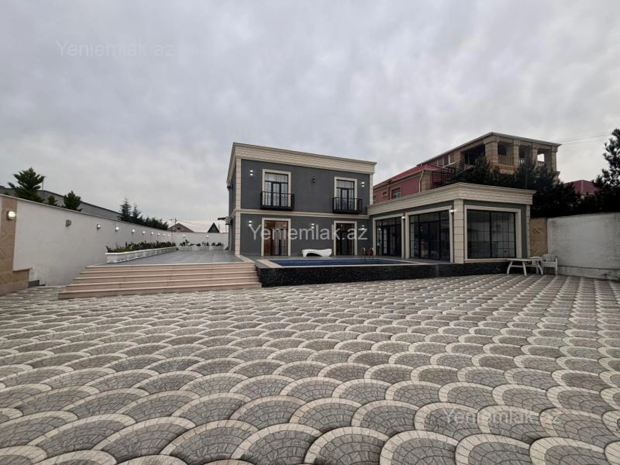 Satılır 5 otaqlı həyət evi 200 m²