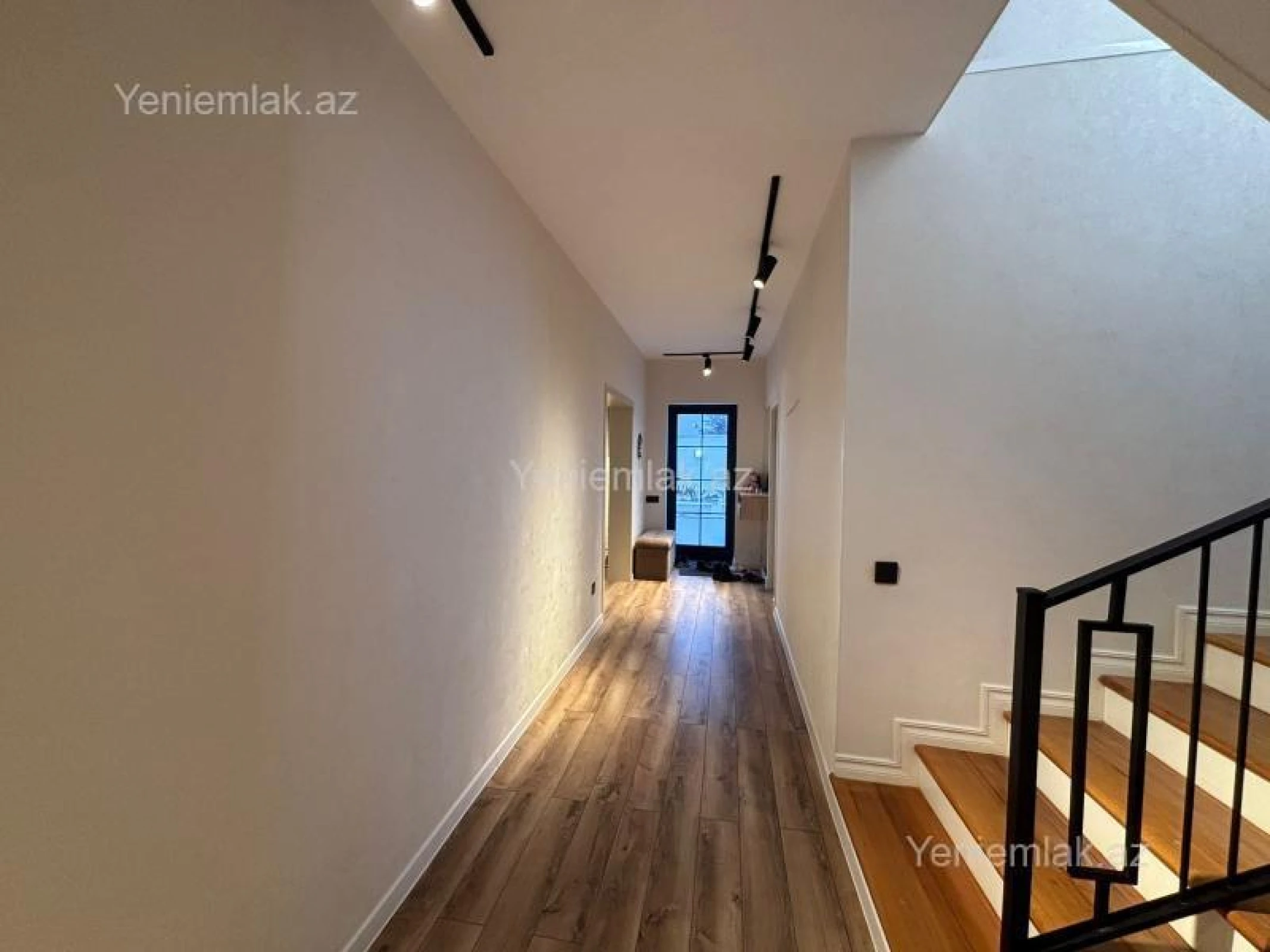 Satılır 5 otaqlı həyət evi 200 m²