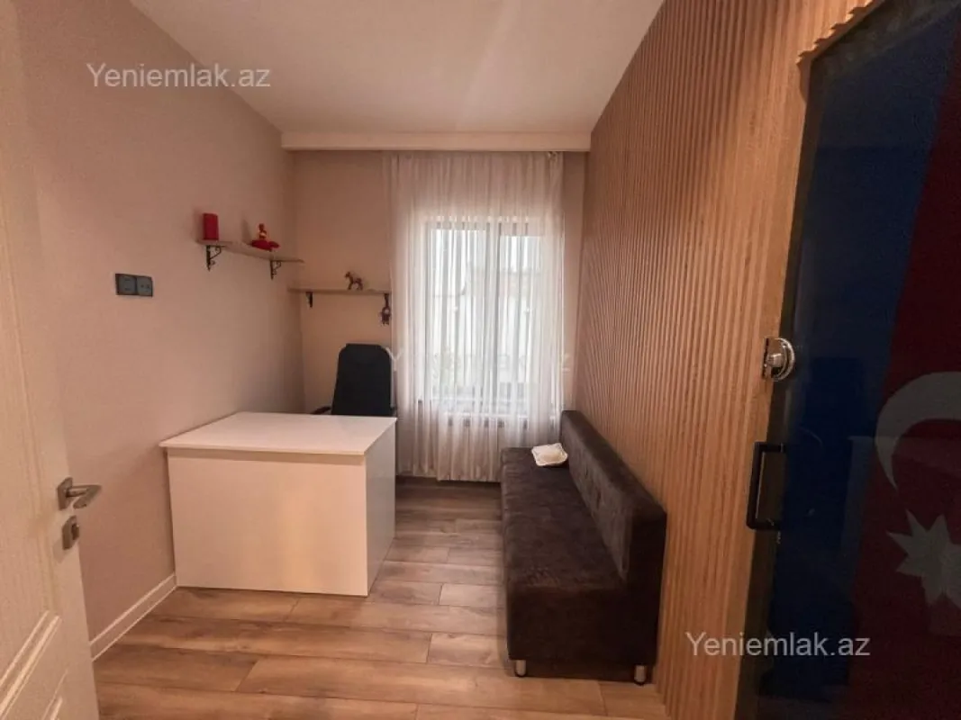 Satılır 5 otaqlı həyət evi 200 m²