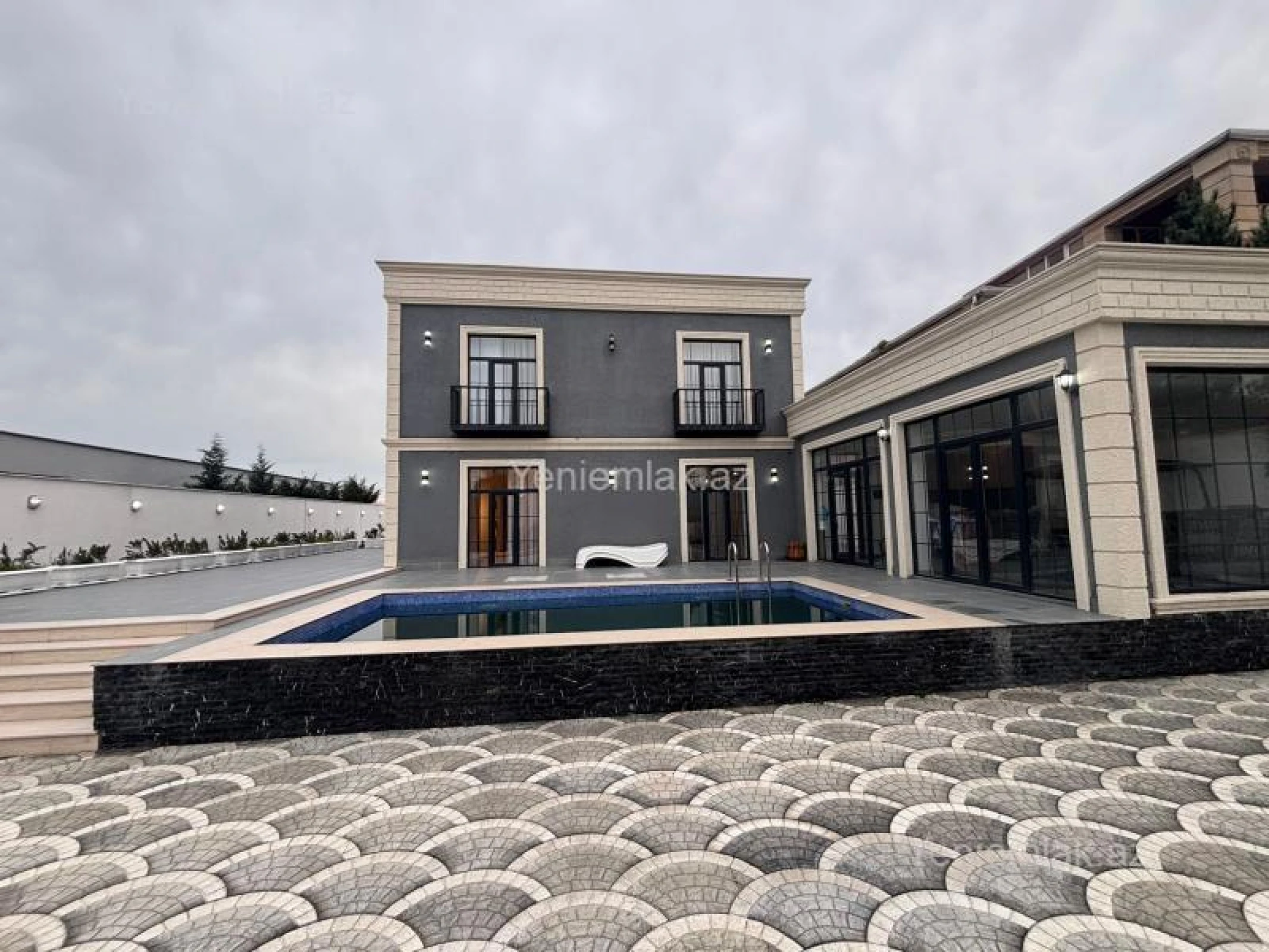 Satılır 5 otaqlı həyət evi 200 m²