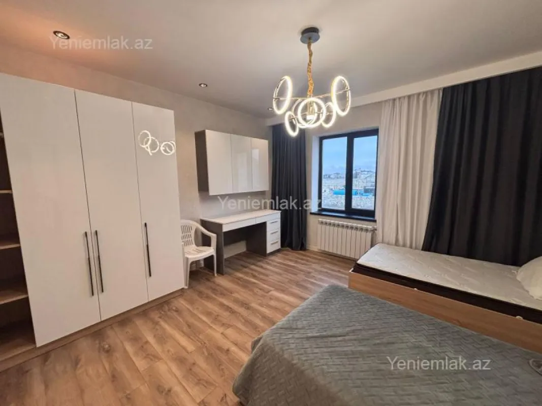 Satılır 5 otaqlı həyət evi 200 m²