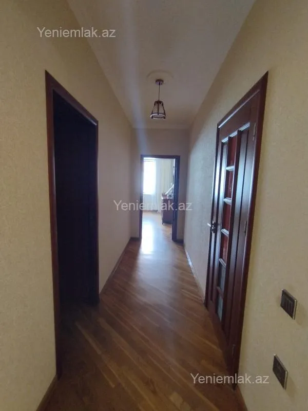 Satılır 6 otaqlı həyət evi 300 m²