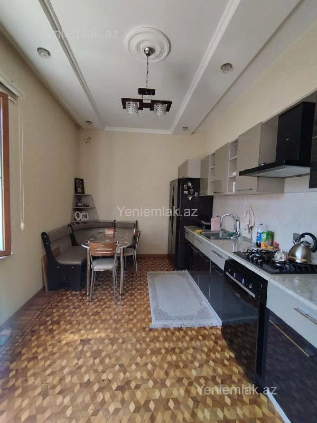 Satılır 6 otaqlı həyət evi 300 m²