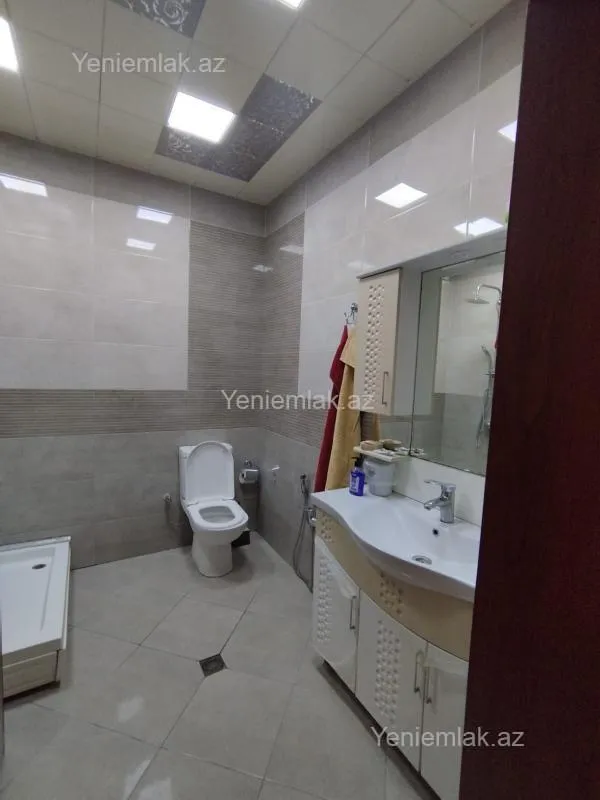 Satılır 6 otaqlı həyət evi 300 m²