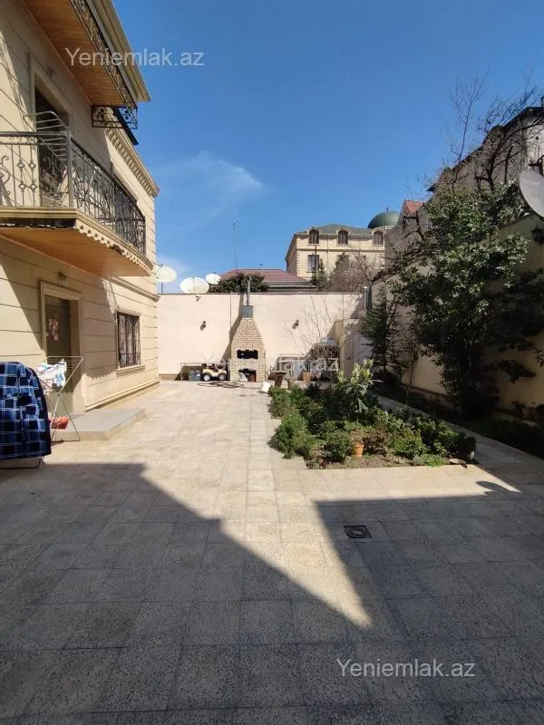 Satılır 6 otaqlı həyət evi 300 m²