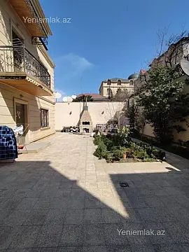 Satılır 6 otaqlı həyət evi 300 m²