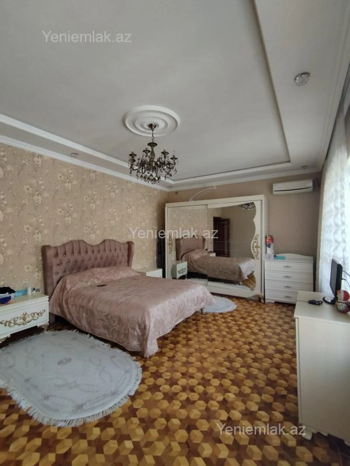 Satılır 6 otaqlı həyət evi 300 m²