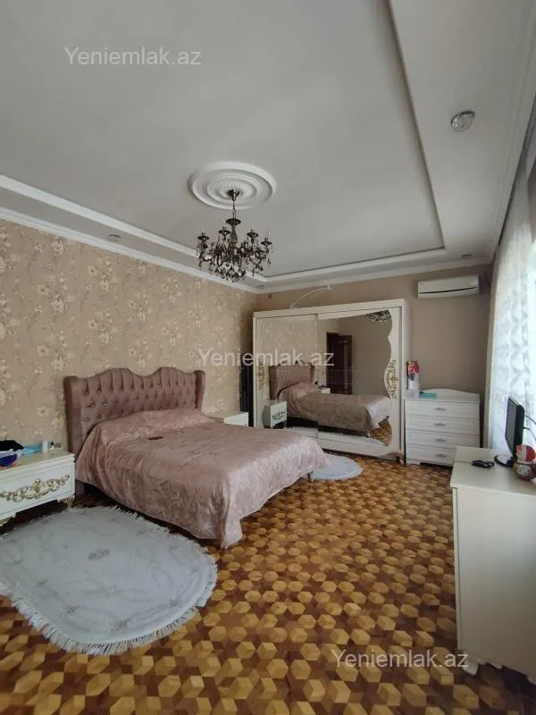 Satılır 6 otaqlı həyət evi 300 m²
