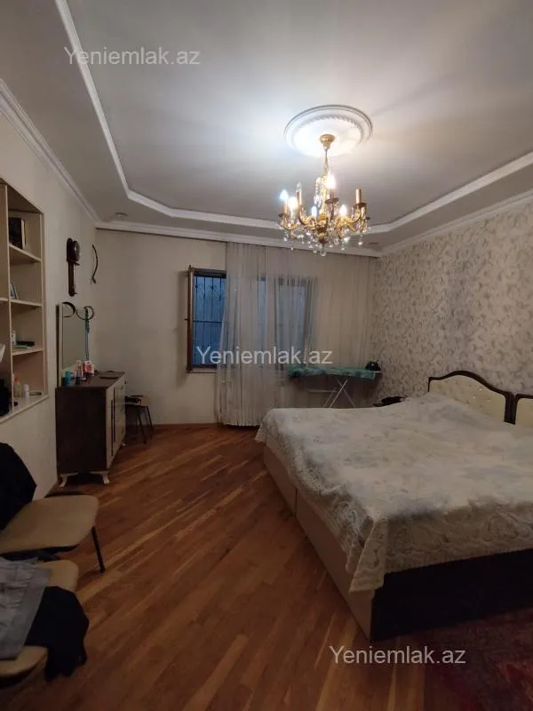 Satılır 6 otaqlı həyət evi 300 m²