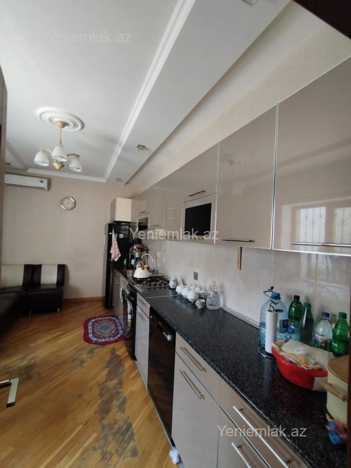 Satılır 6 otaqlı həyət evi 300 m²