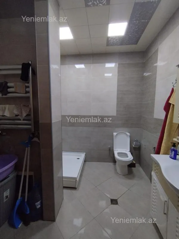 Satılır 6 otaqlı həyət evi 300 m²