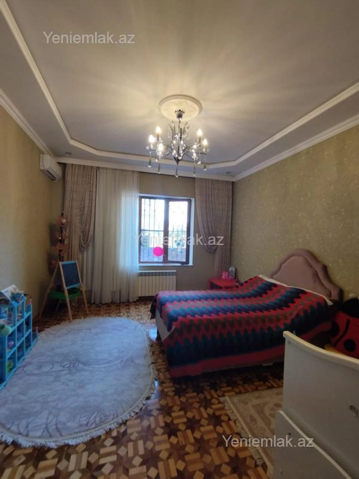 Satılır 6 otaqlı həyət evi 300 m²