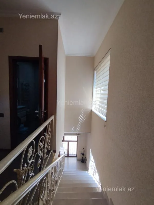 Satılır 6 otaqlı həyət evi 300 m²