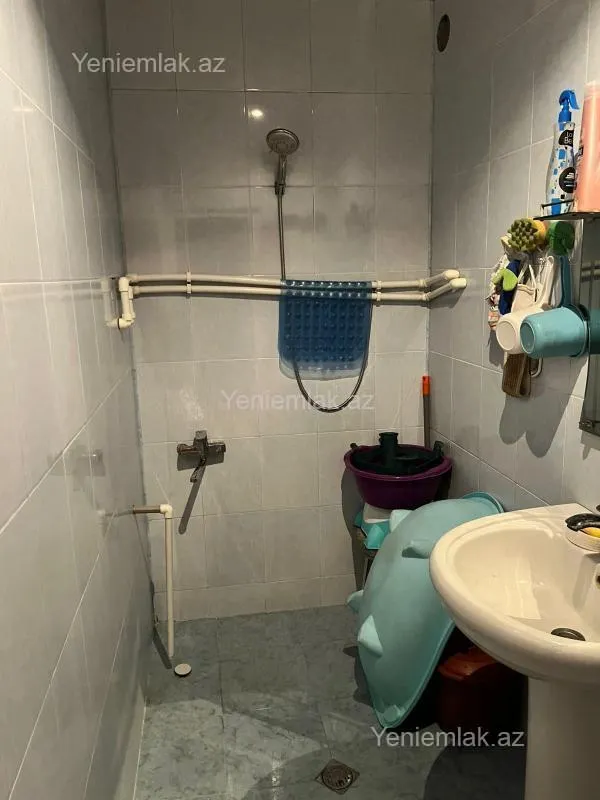 Satılır 2 otaqlı köhnə tikili 65 m²