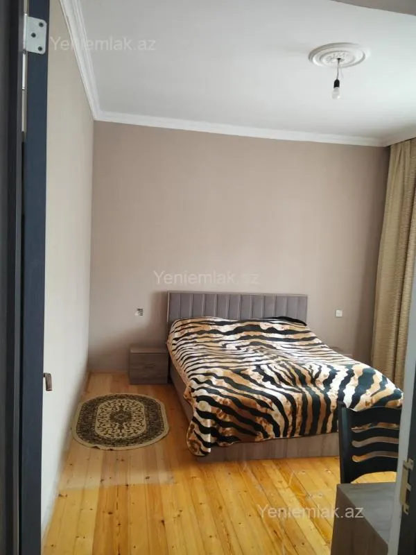 Satılır 5 otaqlı həyət evi 140 m²