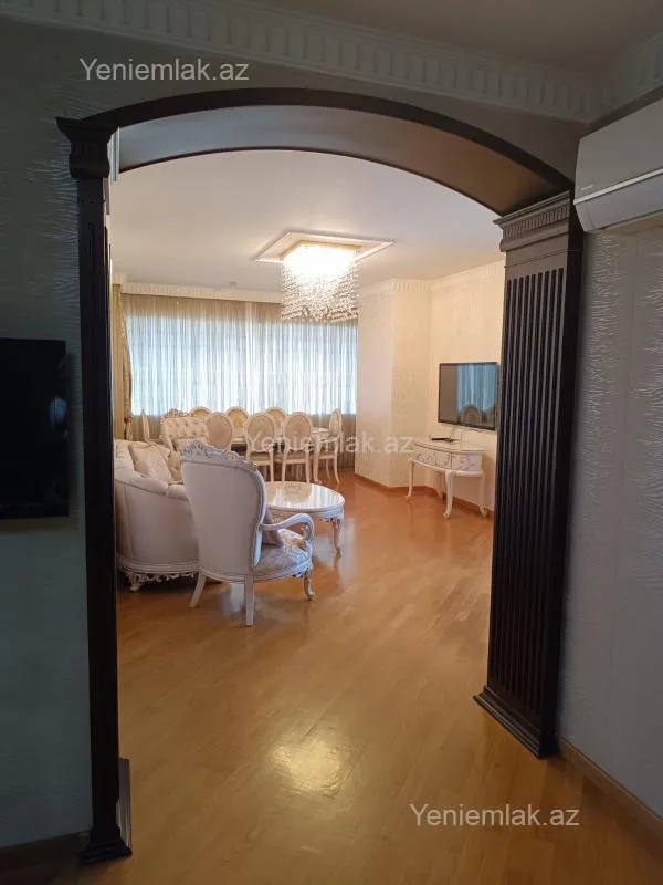Satılır 3 otaqlı yeni tikili 130 m²