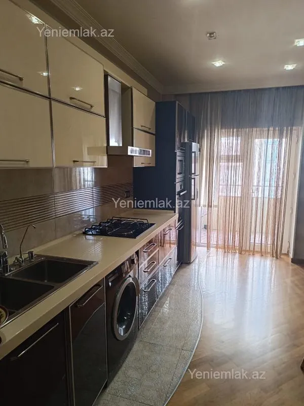 Satılır 3 otaqlı yeni tikili 130 m²