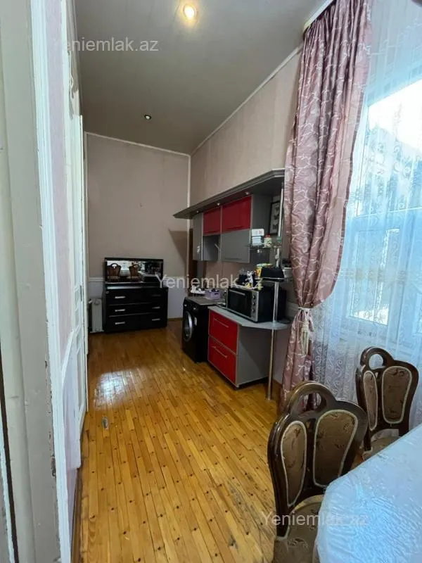 Satılır 3 otaqlı köhnə tikili 80 m²
