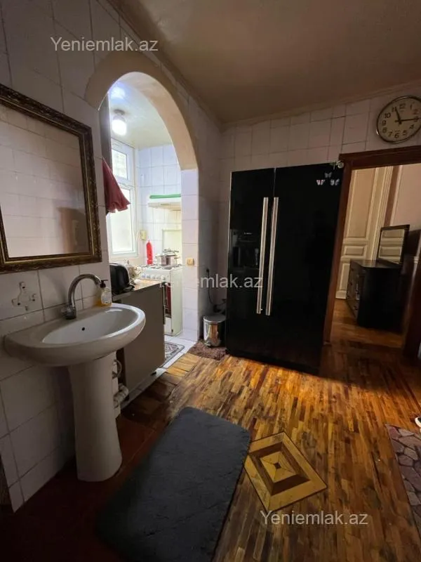 Satılır 3 otaqlı köhnə tikili 80 m²