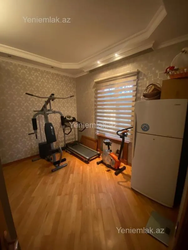 Satılır 8 otaqlı həyət evi 250 m²