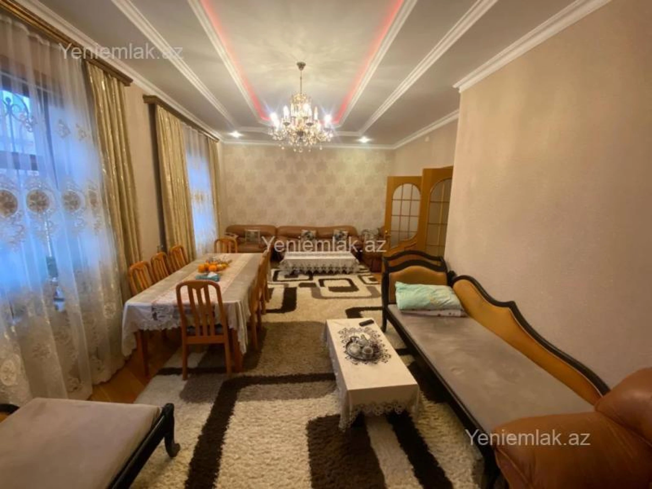 Satılır 8 otaqlı həyət evi 250 m²