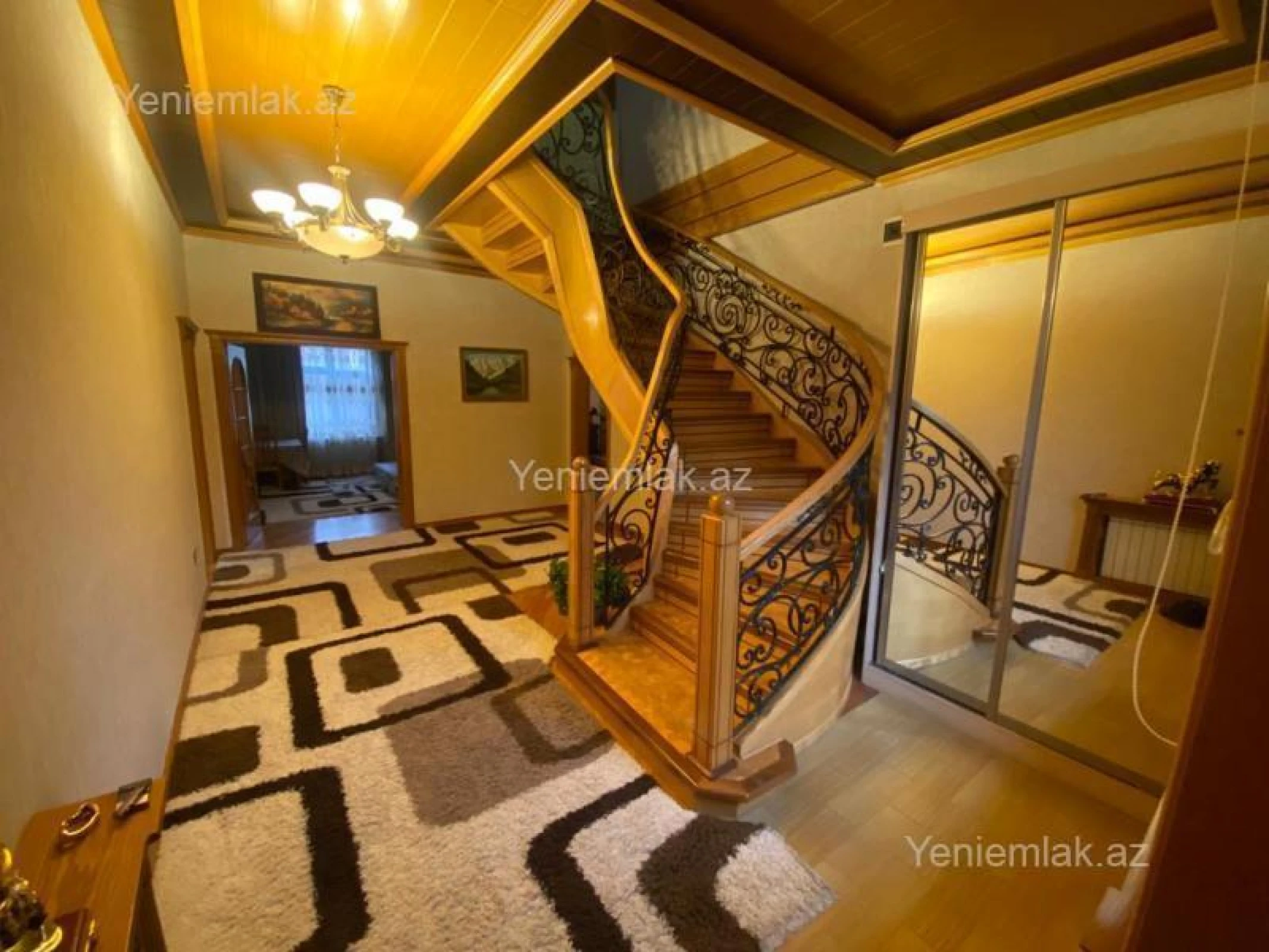 Satılır 8 otaqlı həyət evi 250 m²