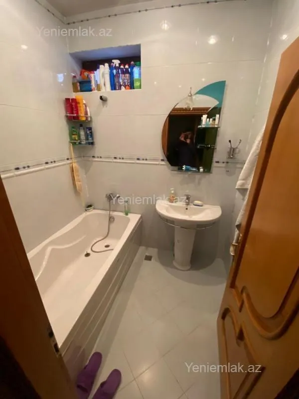 Satılır 8 otaqlı həyət evi 250 m²