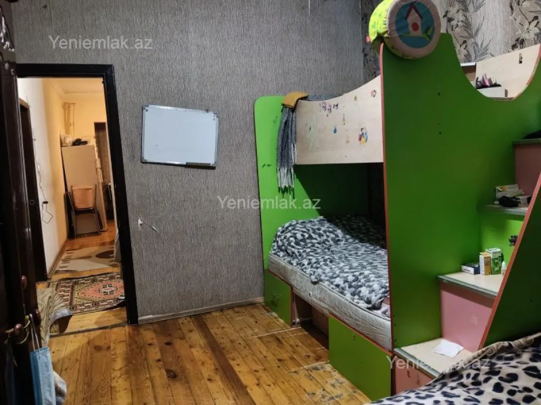 Satılır 3 otaqlı köhnə tikili 90 m²