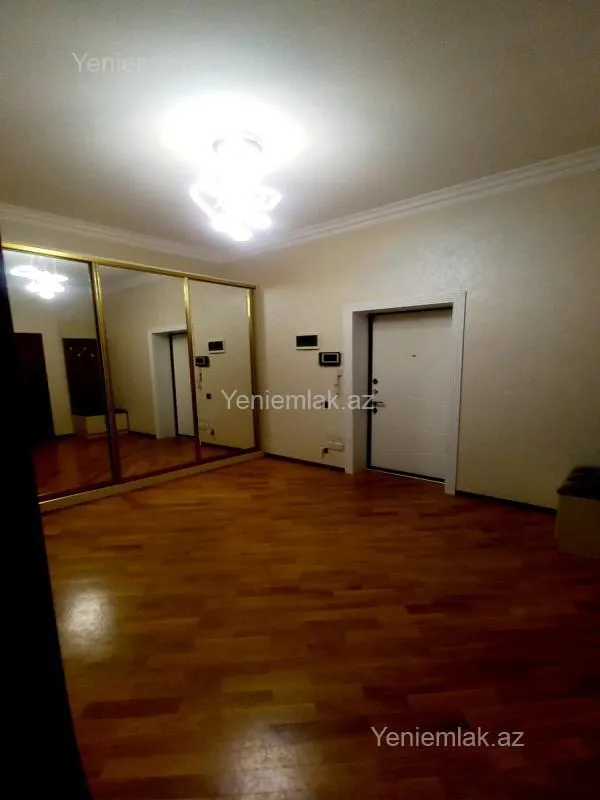 Satılır 2 otaqlı yeni tikili 75 m²