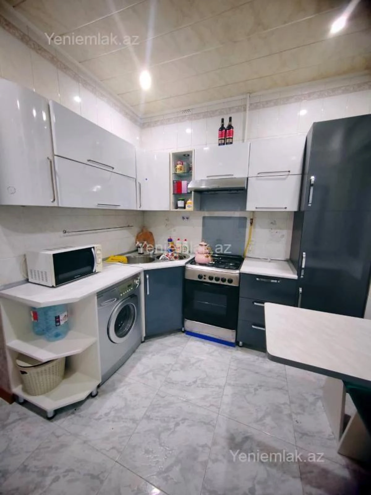 Satılır 3 otaqlı köhnə tikili 85 m²
