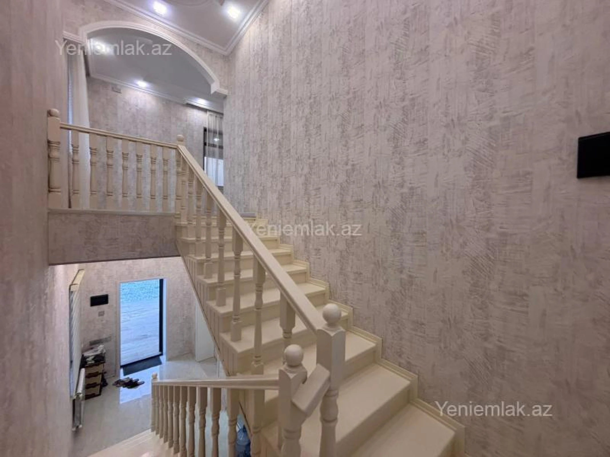 Satılır 5 otaqlı həyət evi 350 m²