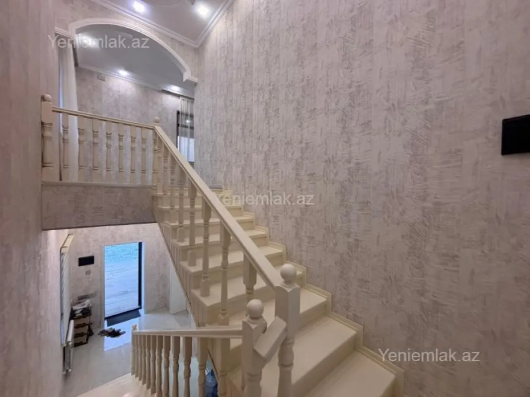 Satılır 5 otaqlı həyət evi 350 m²
