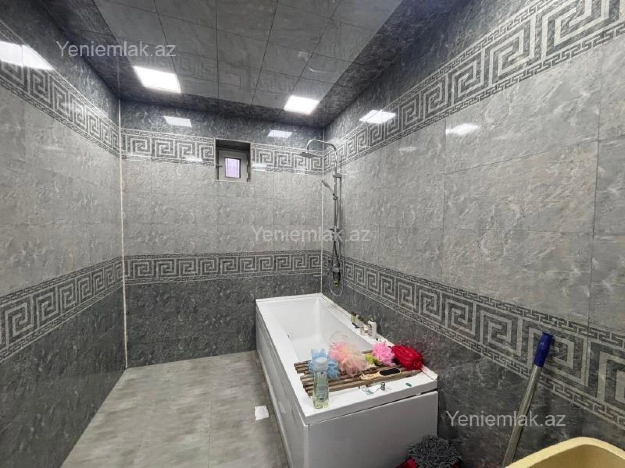 Satılır 5 otaqlı həyət evi 350 m²