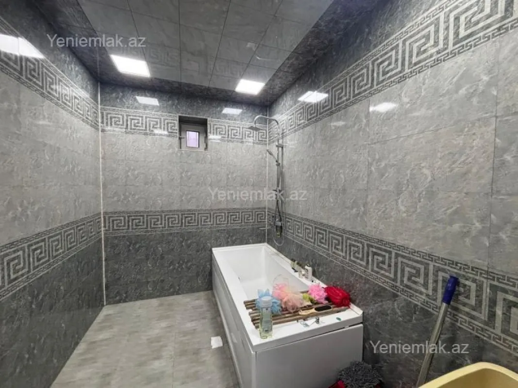 Satılır 5 otaqlı həyət evi 350 m²