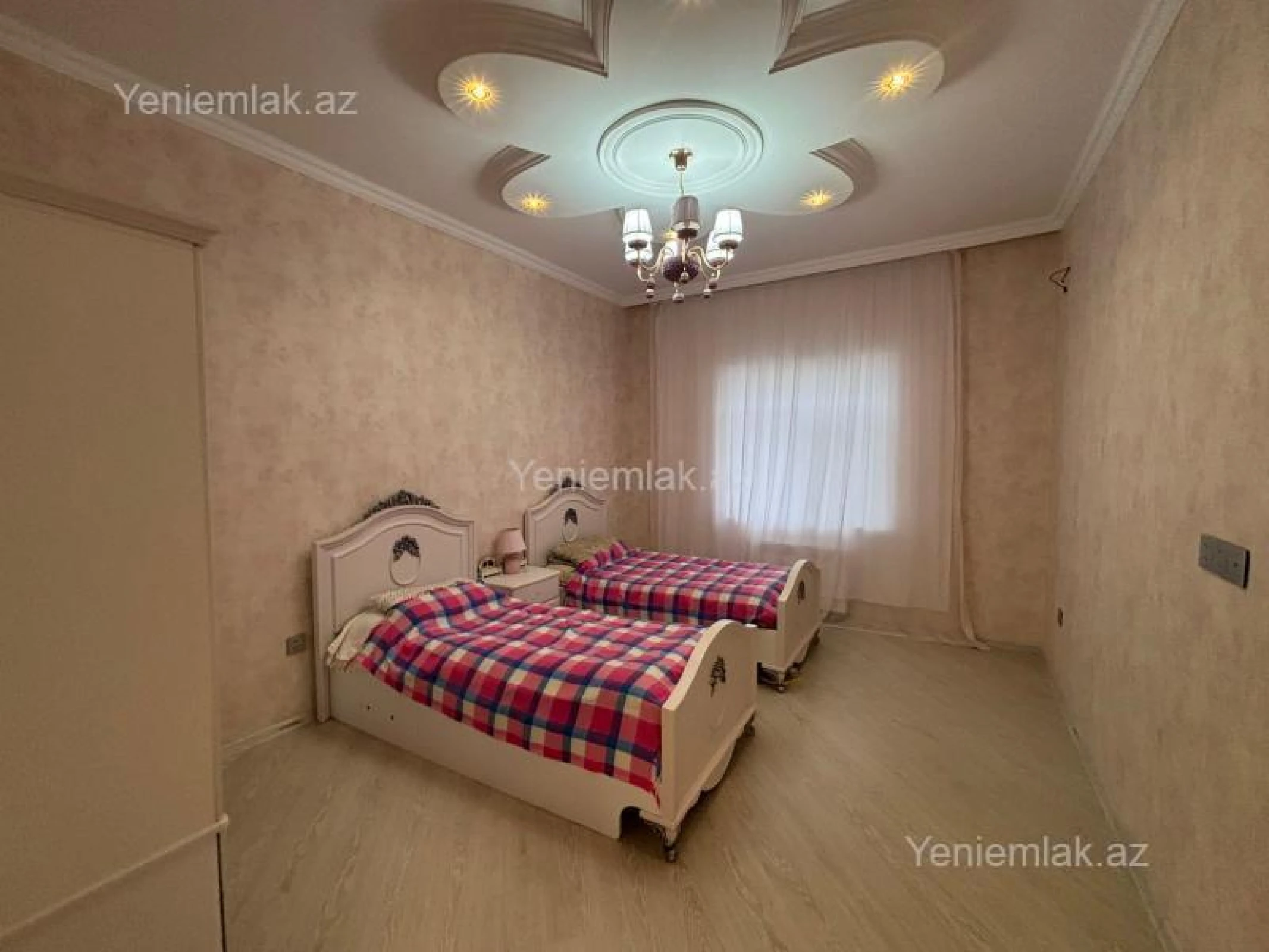 Satılır 5 otaqlı həyət evi 350 m²