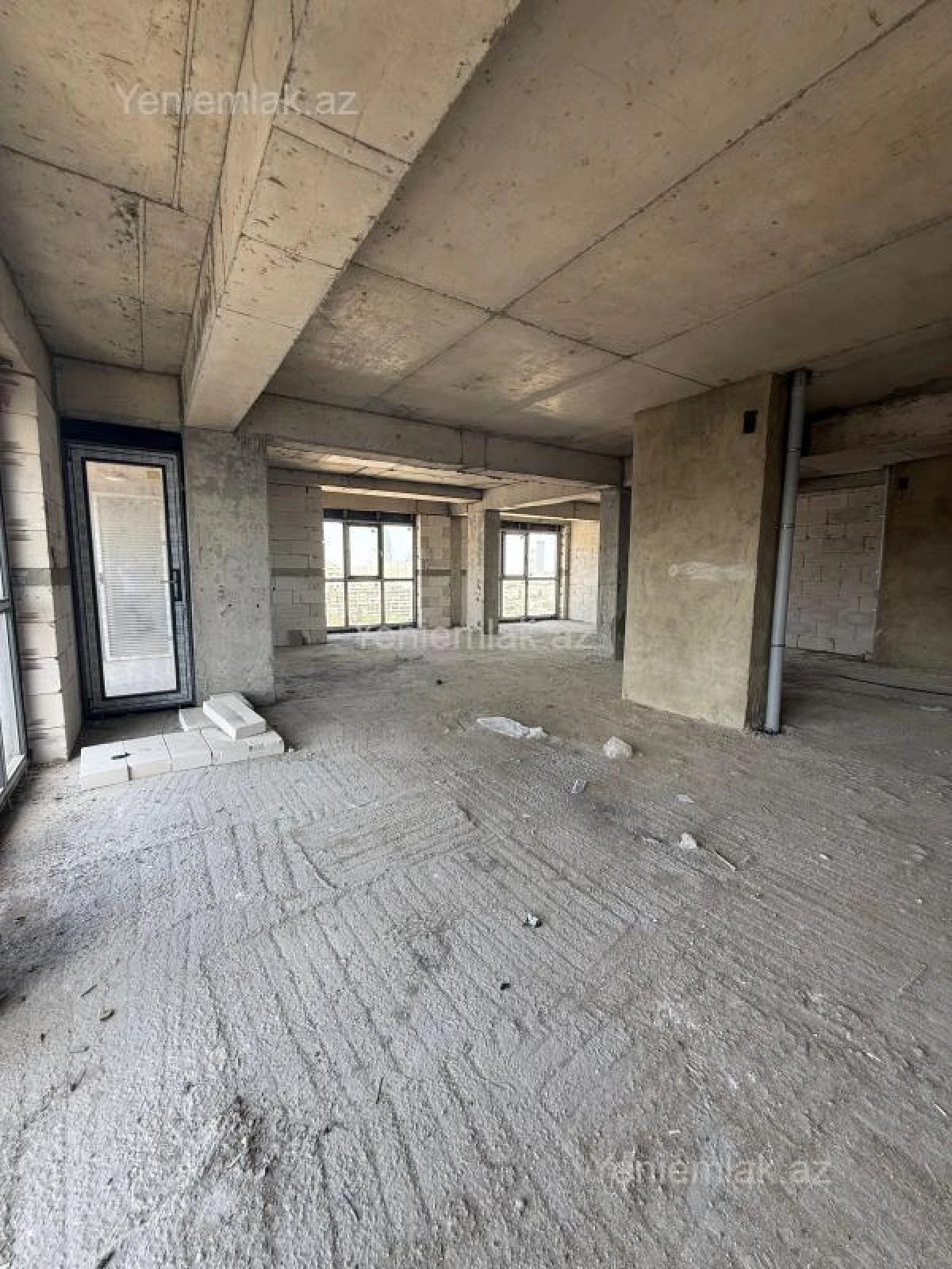 Satılır 4 otaqlı yeni tikili 200 m²