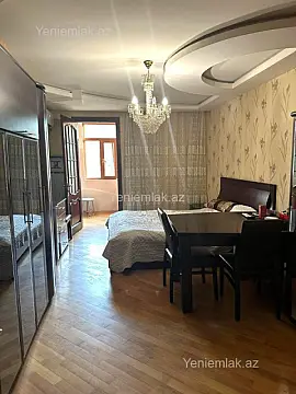 Satılır 4 otaqlı köhnə tikili 85 m²