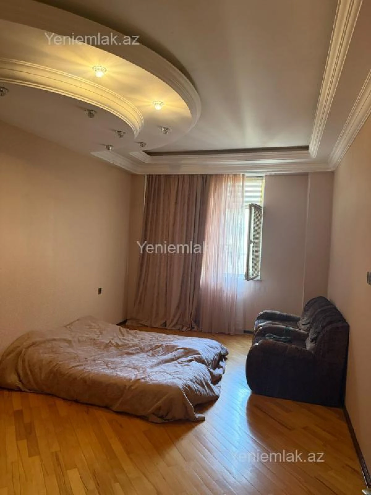 Satılır 4 otaqlı yeni tikili 160 m²