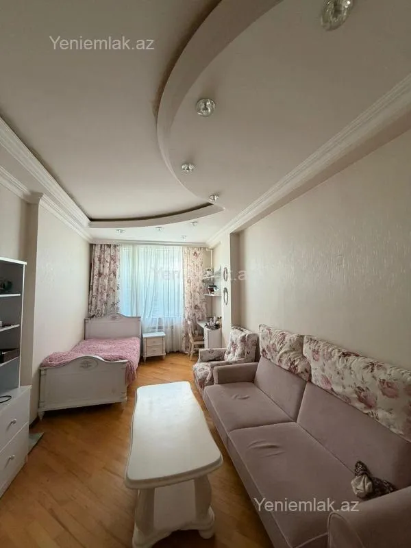 Satılır 4 otaqlı yeni tikili 160 m²