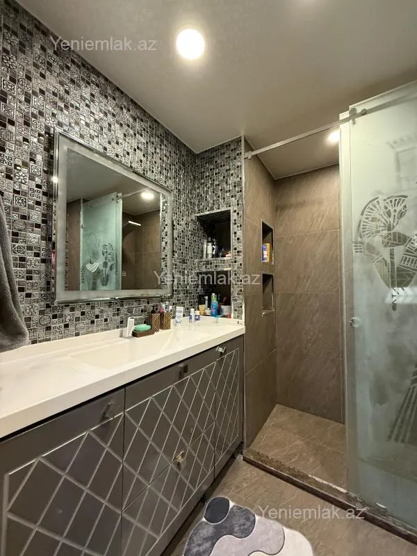 Satılır 3 otaqlı yeni tikili 125 m²