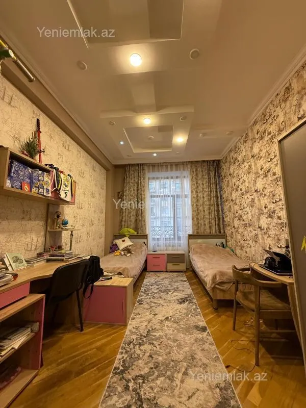 Satılır 3 otaqlı yeni tikili 125 m²