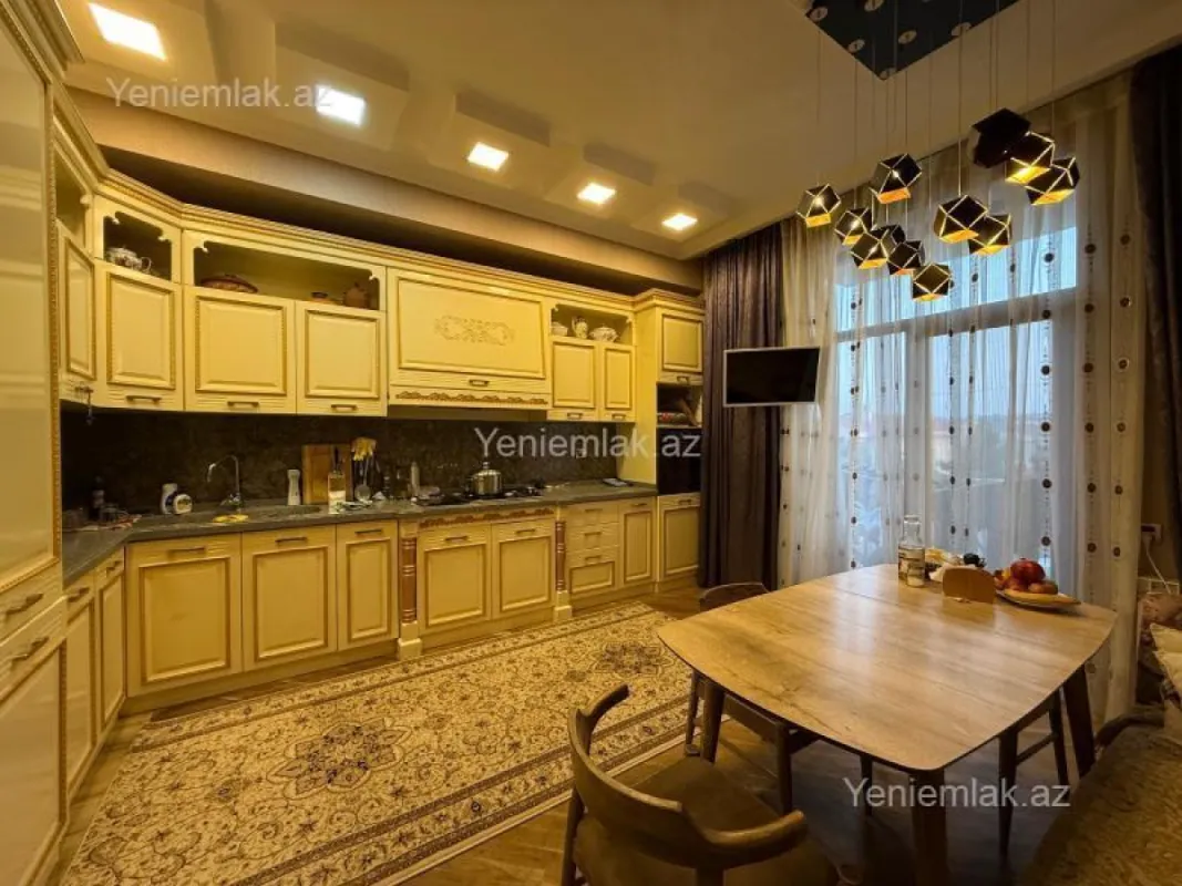 Satılır 3 otaqlı yeni tikili 125 m²