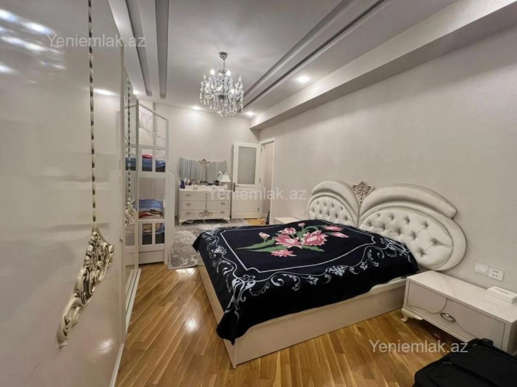 Satılır 2 otaqlı yeni tikili 111 m²
