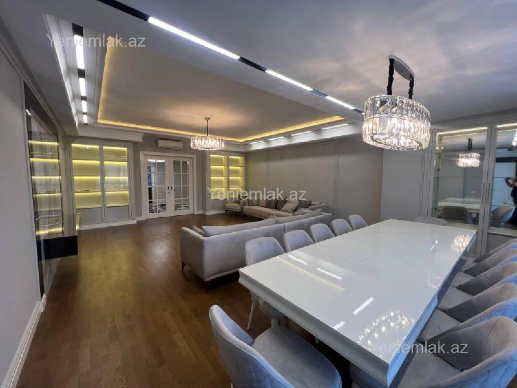 Satılır 4 otaqlı yeni tikili 260.5 m²