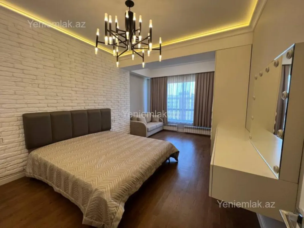 Satılır 4 otaqlı yeni tikili 260.5 m²