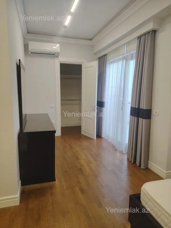 Satılır 4 otaqlı yeni tikili 260.5 m²
