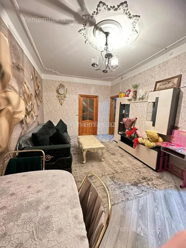 Satılır 2 otaqlı köhnə tikili 60 m²