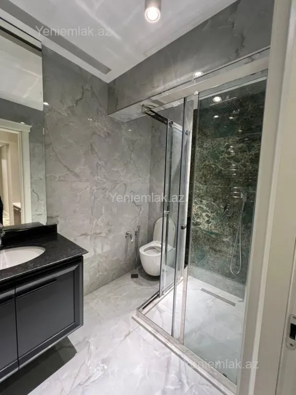 Satılır 4 otaqlı yeni tikili 225 m²